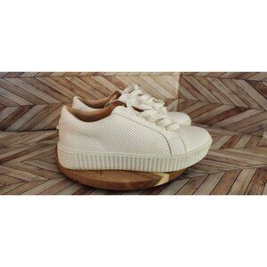 Women Steve Madden White Perforated Platform Lace Up TOLIVER Sneaker Shoe Size 8